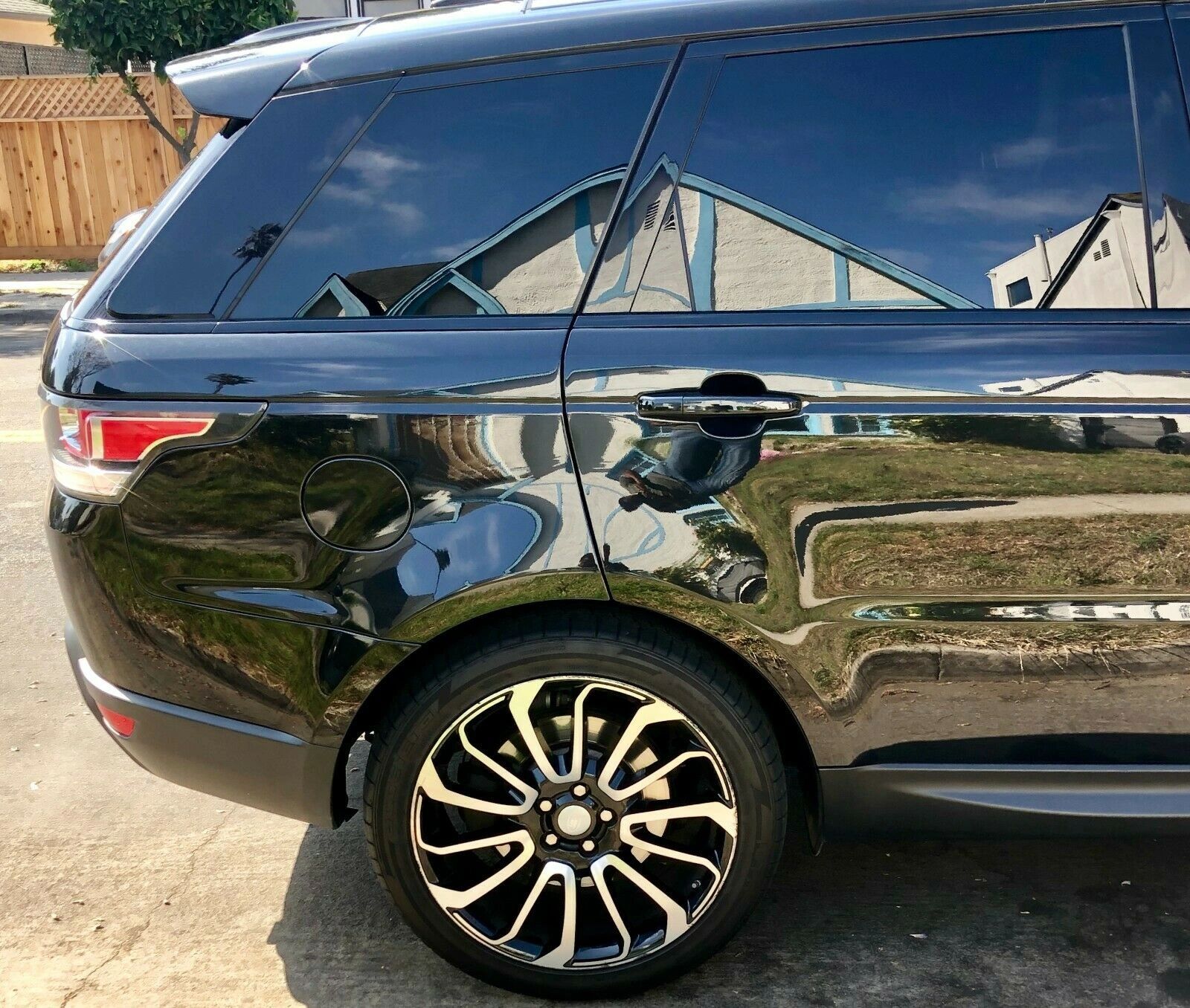 2019 Land Rover Discovery Sport Landmark's photo