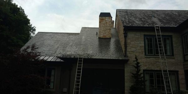 Cleaning a slate roof with non-pressure