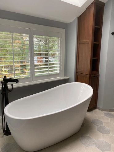 Fixtures from Brizo finishing venetian bronce. Tub from Fleurco Opus Verisimo. Toilet wallmont from Toto