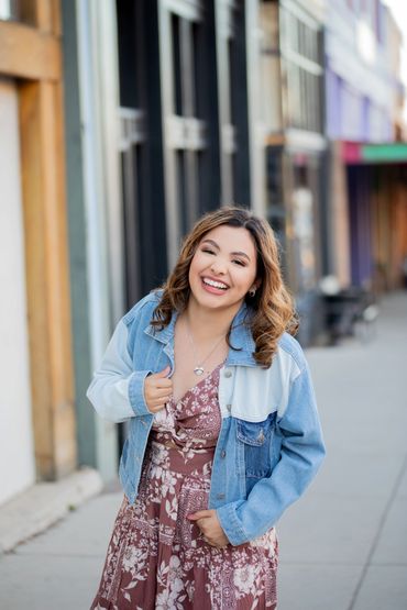 Chin Valley High School Senior Photos
Class of 2024 photographer
Quad Cities Senior Photographer