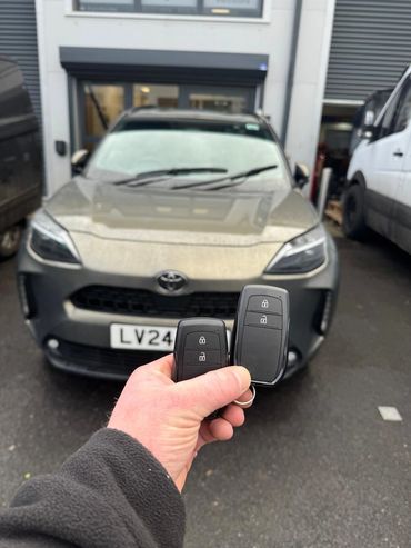 Spare car key
Replacement car key
key syncing
car key programming
car key fob
van key