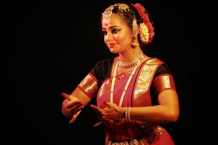 Kalamandir Nrityalaya founder Ms Vibhavari Kashid performing Bharatanatyam