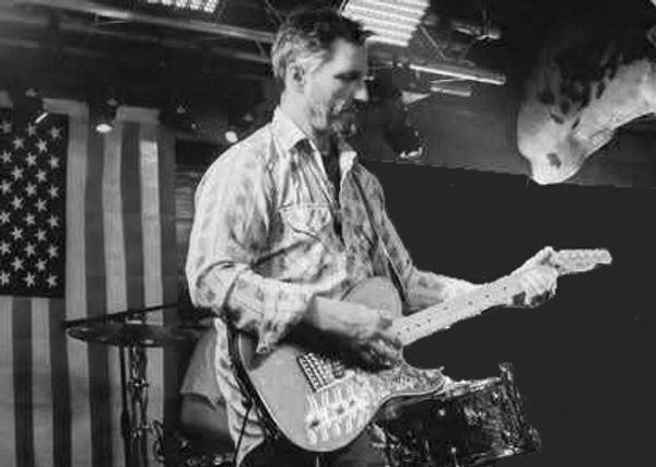 Gene East (Guitars / Vocals)