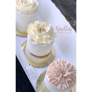 Have a wedding coming up? This is our wedding cake tasting trio. You get 3 mini cakes for $40.