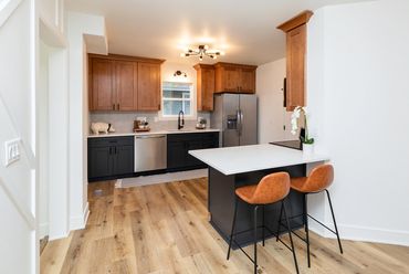 Multiple color kitchen cabinets