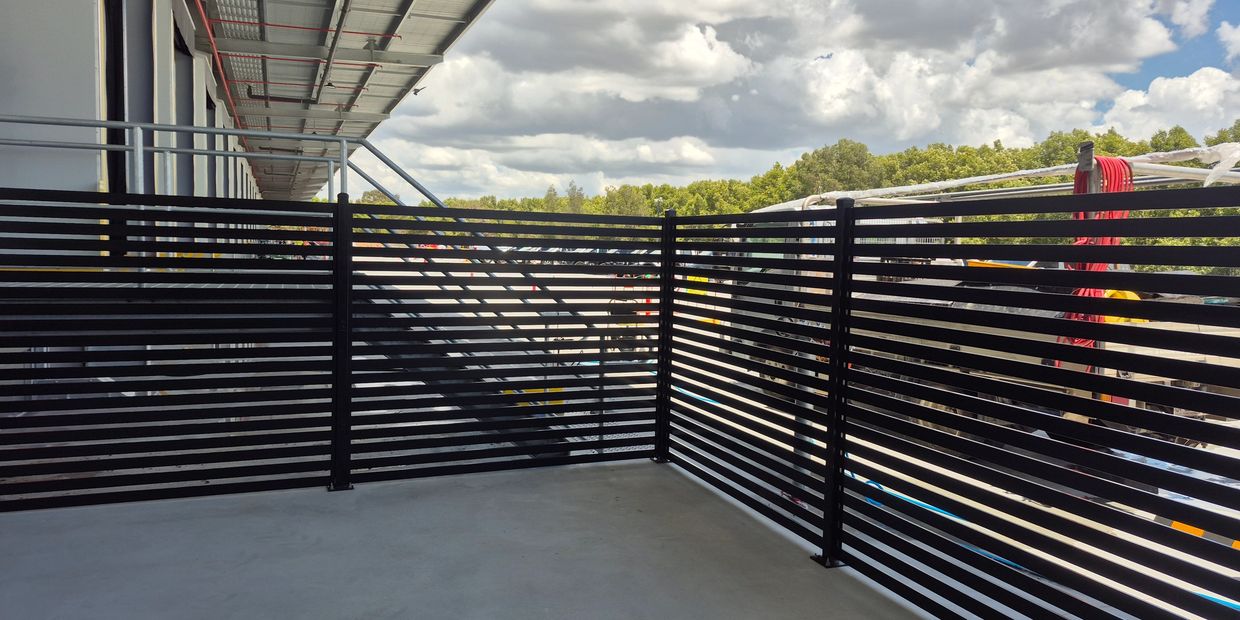 1.8m Bolted down flanged post and 65mm aluminium slats