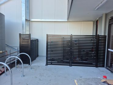 1.8m Bolted down flanged post and 65mm aluminium horizontal slats