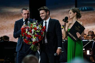 Julien Dassin receiving award in Baltic country