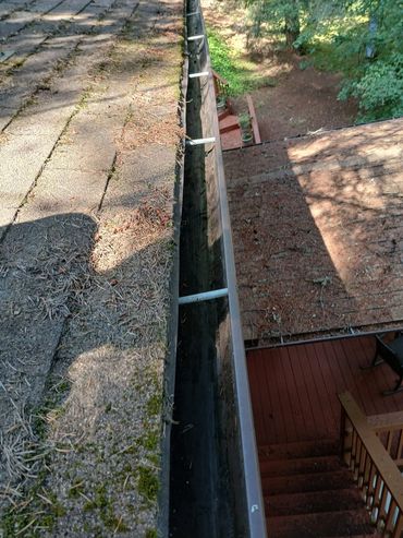 2 story gutter cleaning