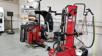 Hunter Roadforce Balancer and Rotory Leverless Tire Changer.