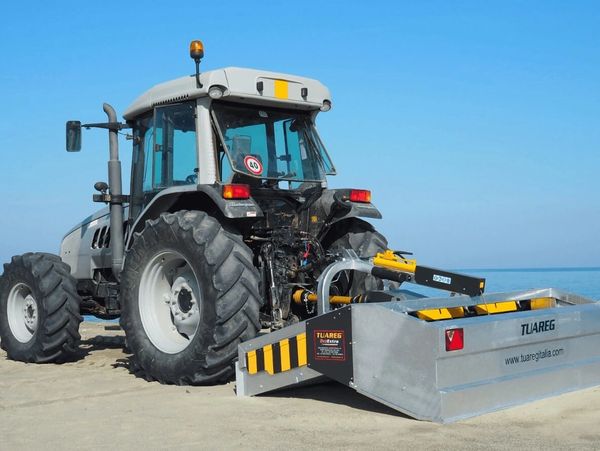 beach cleaner, Beach cleaning equipment, beach cleaning machine, tractor attached beach cleaner