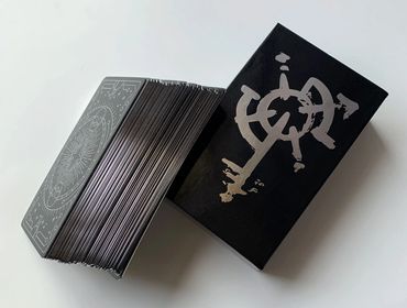 Box and deck. The silver-foiled edge of the deck is visible.