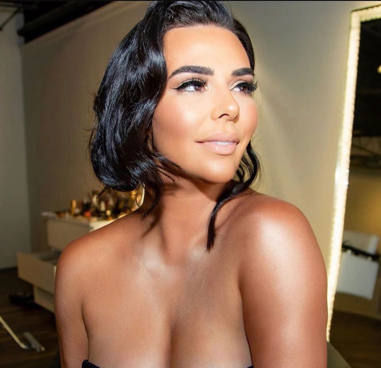 That spray tan glow & luxurious lashes