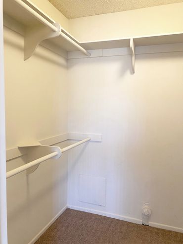 1 BR: CLOSET