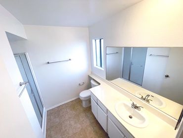 UNIT 201: PRIMARY BATHROOM