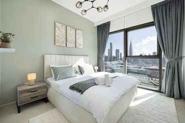 Plush Bedroom next to world's largest mall (Dubai Mall)