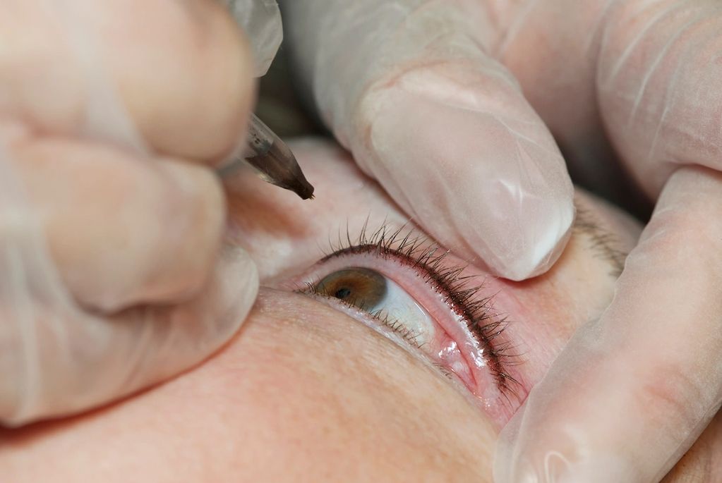 Application of ink along Lash line of eye