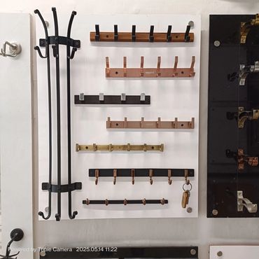 clothes hanging hinges