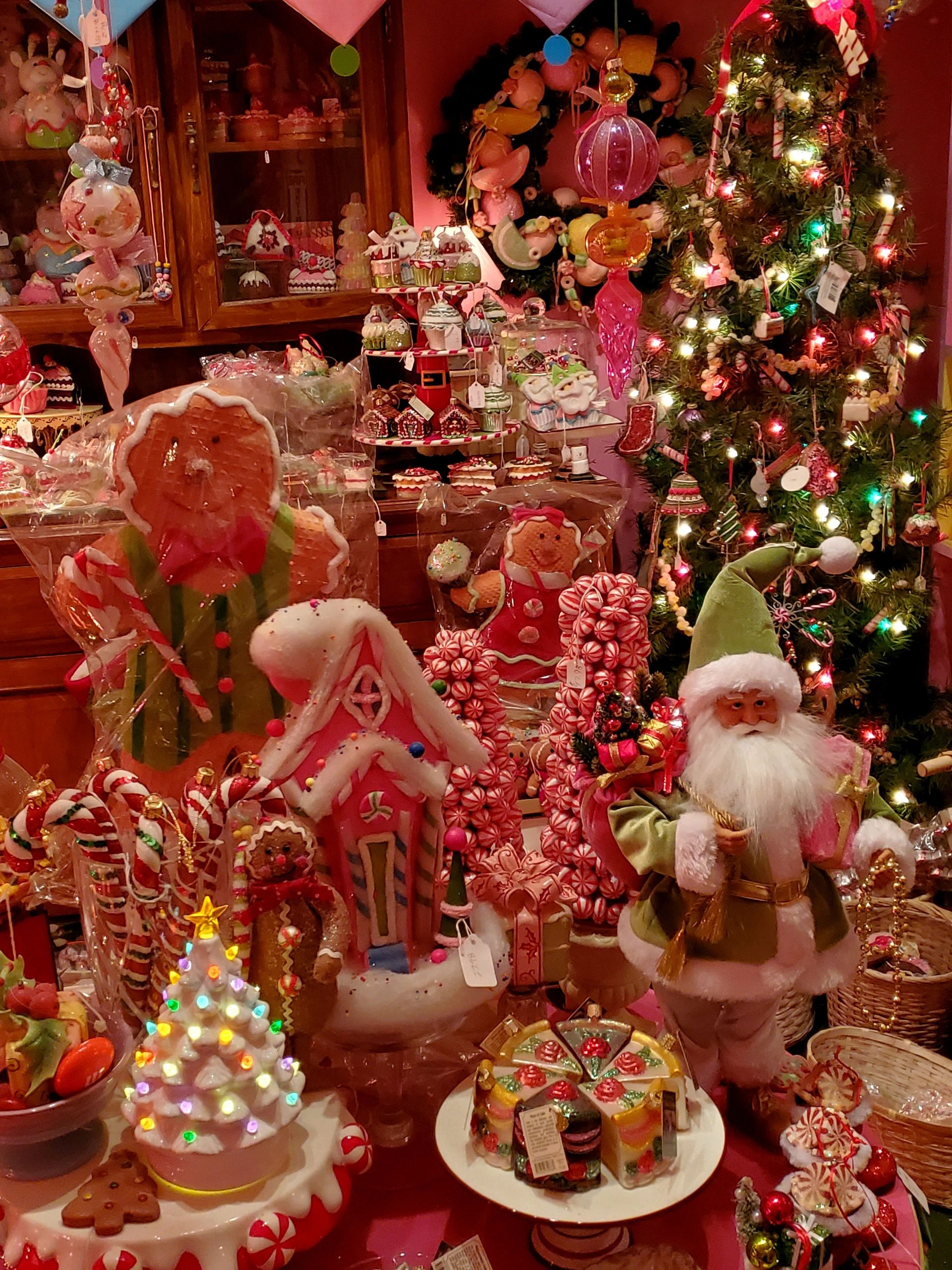 We have a wide selection of Candyland themed decorations