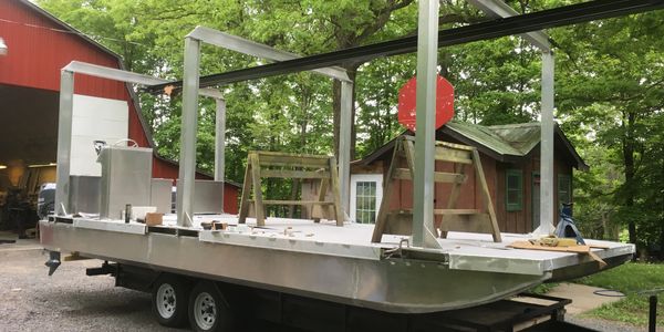 Pontoon Barge With Lifting Frame