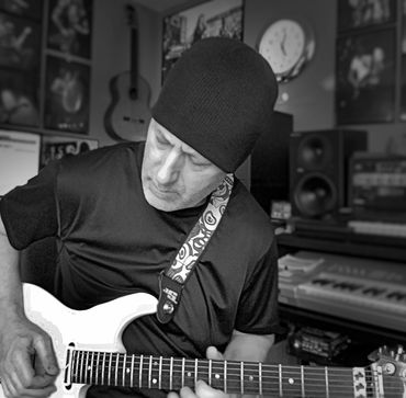 Eric Larsen In the studio