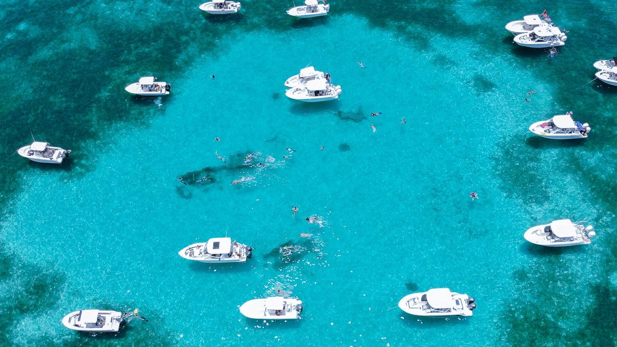 Part of the group over a plane wreck that broke in multiple pieces.