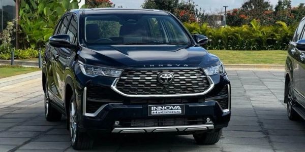 Toyota Innova Hycross parked.