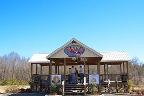 DeWitt's Outdoor Sports. Shooting. Clay shooting. Target practice. Riffle range. Pistol range. Shooting course. Hunting. Guns