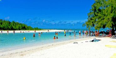 People enjoying a sunny day at the Ile aux cerf beach