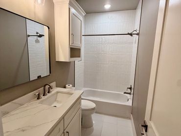 Modern bathroom with white and gray tones.
