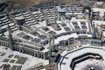 Aerial view of the Grand Mosque with pilgrims around the Kaaba.