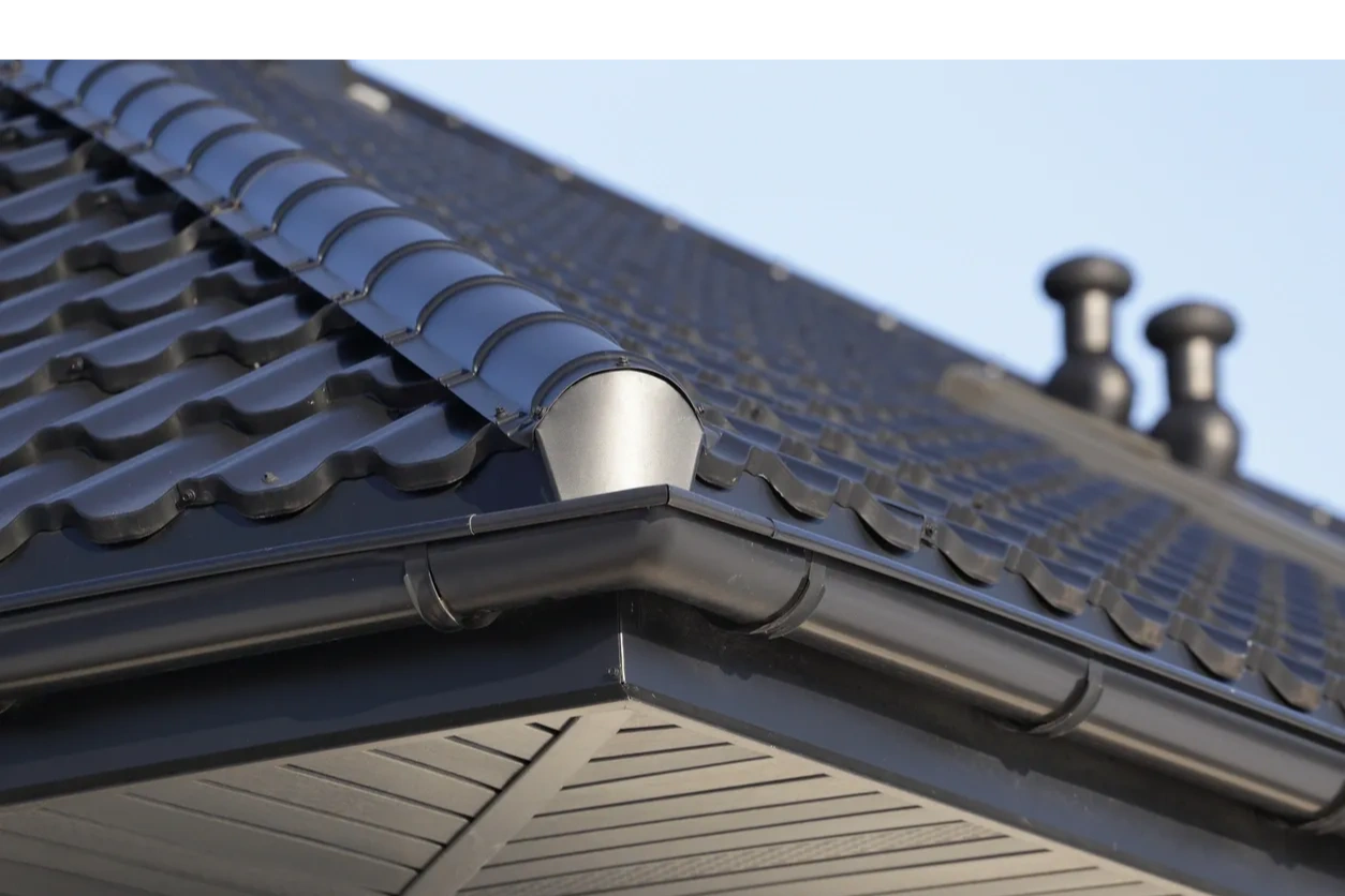 BEAUTIFUL HALF ROUND GUTTERS
