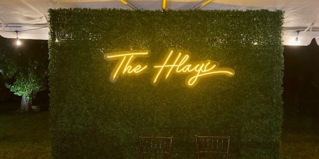 A neon sign