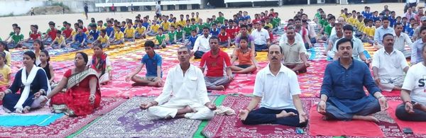 International yoga day 2019 at S.K.S STADIUM JAMUI by Swami niranjanananda Yog Kendra jamui msyoga