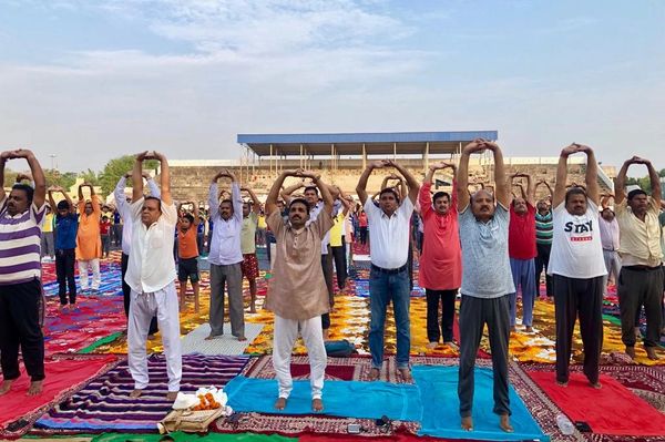 International yoga day 2019 at S.K.S STADIUM JAMUI by Swami niranjanananda Yog Kendra jamui msyoga