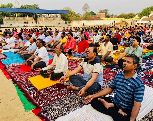 International yoga day 2019 at S.K.S STADIUM JAMUI by Swami niranjanananda Yog Kendra jamui msyoga