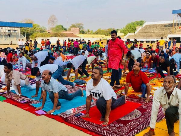 International yoga day 2019 at S.K.S STADIUM JAMUI by Swami niranjanananda Yog Kendra jamui msyoga