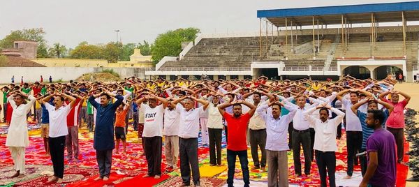 International yoga day 2019 at S.K.S STADIUM JAMUI by Swami niranjanananda Yog Kendra jamui msyoga