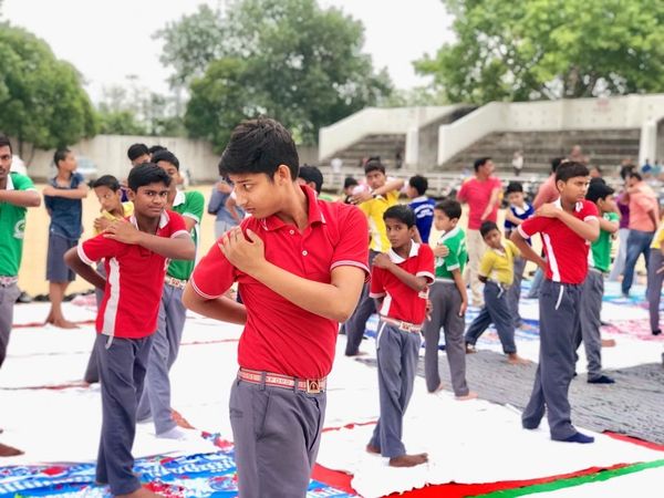 International yoga day 2019 at S.K.S STADIUM JAMUI by Swami niranjanananda Yog Kendra jamui msyoga