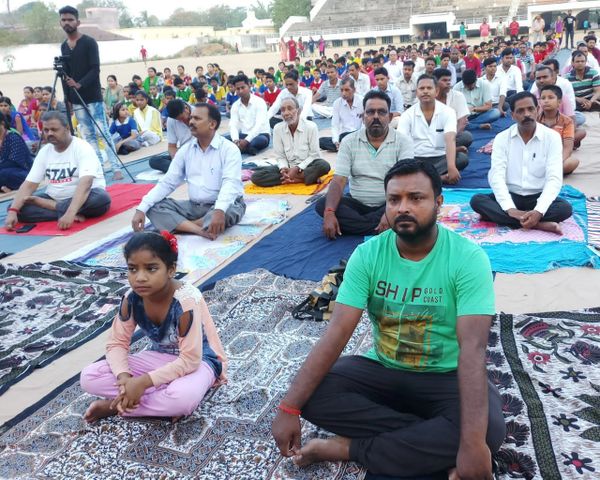 International yoga day 2019 at S.K.S STADIUM JAMUI by Swami niranjanananda Yog Kendra jamui msyoga