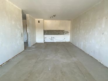 Entkernte und entrümpelte Wohnung im Unigebiet Kaiserslautern ohne Küche, Tapeten und Parkett