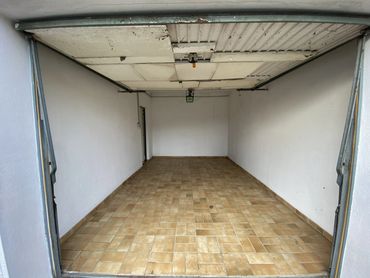 Sauber und vollständig geräumte Garage am Betzenberg in Kaiserslautern nach der Entrümpelung