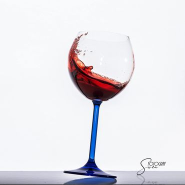 Weinglas, Weinglässer, Highspeed mit Wein in Bischoffen