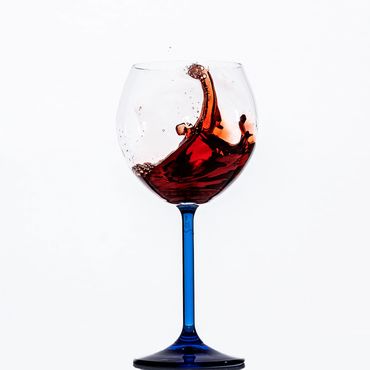 Weinglas, Weinglässer, Highspeed mit Wein in Bischoffen