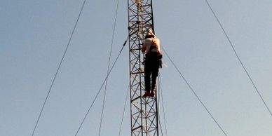 KD6MTU, Guy instsalling new antenna3