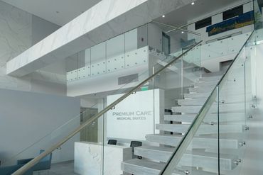 Modern and comfortable waiting area at Plastic Surgery Colombia