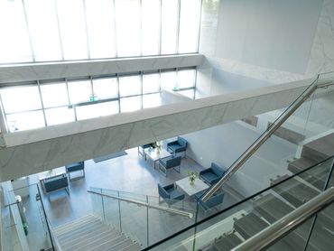 Sophisticated and inviting lobby at Plastic Surgery Colombia