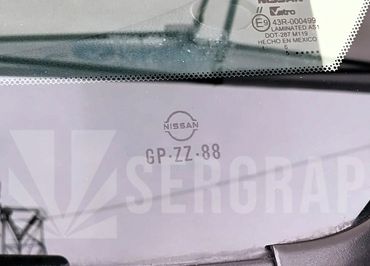 Grabado de patente en auto
