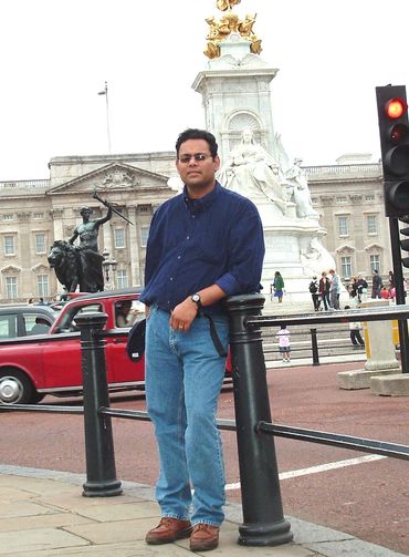 In front of Buckingham Palace, London while visiting with Abbu (RIP) & Choto Chacchu, 2004...
