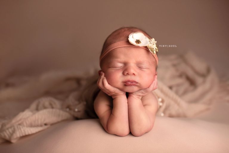 Newborn photography, southeast Missouri newborn, portrait session, froggy pose